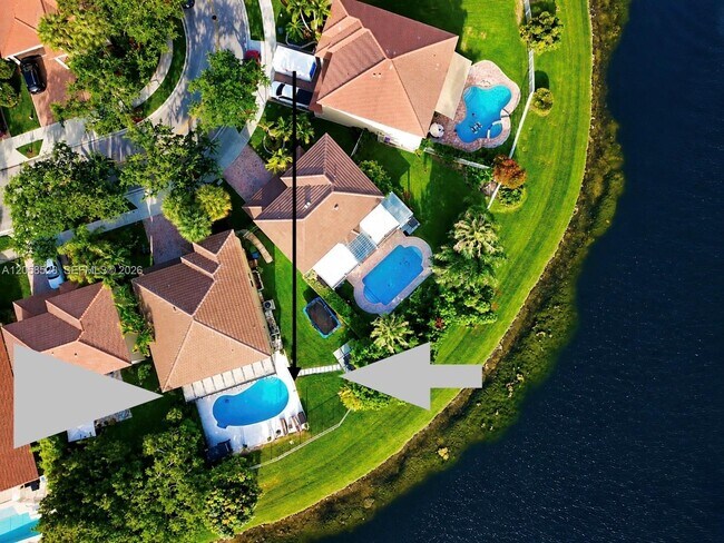 Foto del edificio - 16445 Sapphire Pl