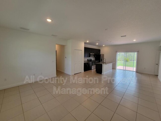 Foto del edificio - 405 Marion Oaks Ln