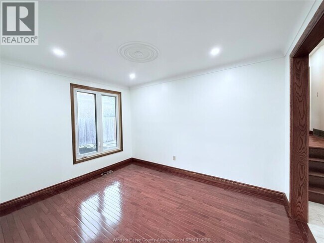 Photo du bâtiment - 9495 Beachdale Rd