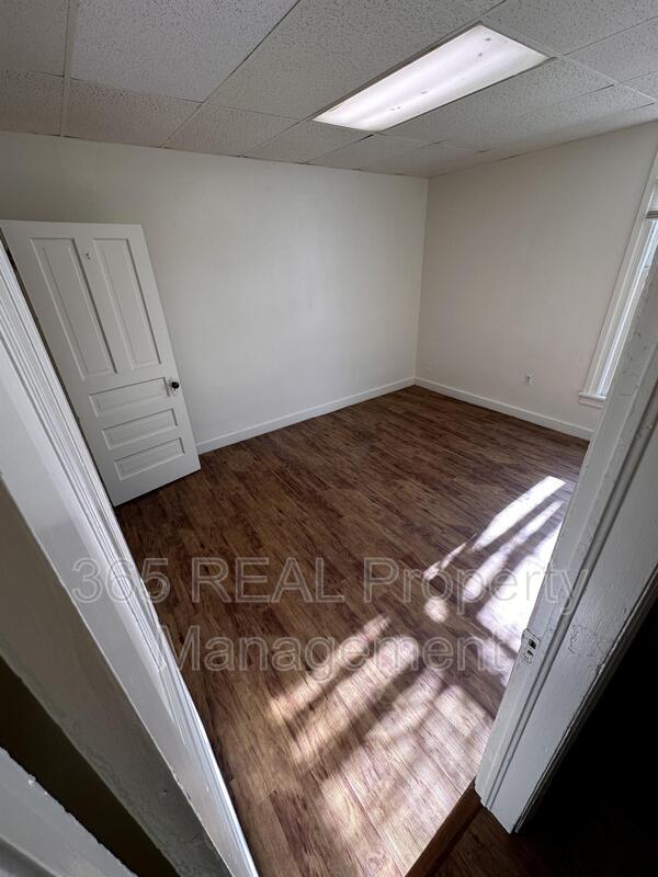 Building Photo - 1227 12th Ave