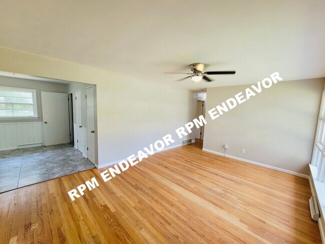 Building Photo - Charming 3-Bedroom, 1-Bath Home in Quiet W...