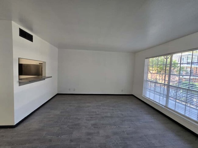 Foto del edificio - 8401 N New Braunfels Ave