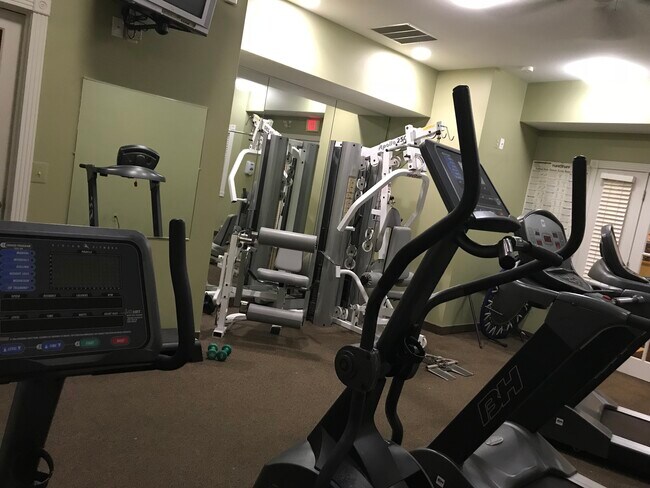 Building Photo - 1890 Axtell Dr