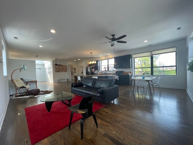 Foto del edificio - 2641 N Clybourn Ave