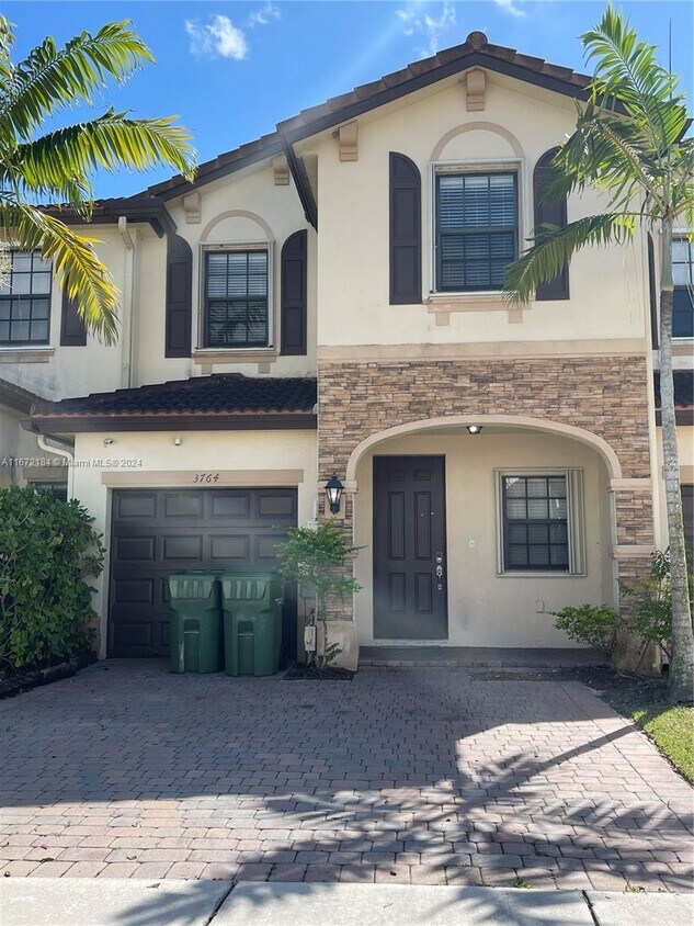 Foto principal - 3764 NE 3rd Ct