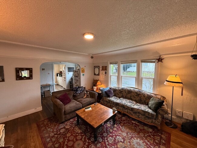 Building Photo - Beautiful home in York Neighborhood!