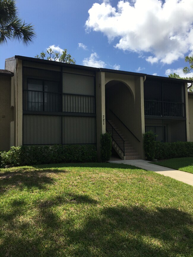 Foto del edificio - 721 Sunny Pine Way