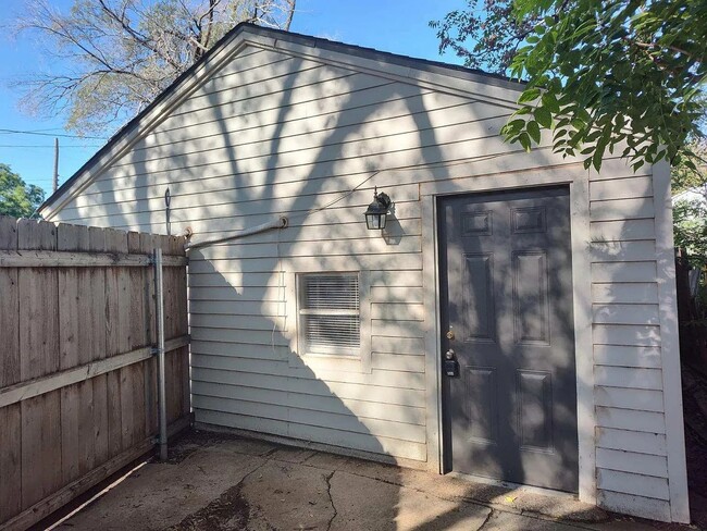 Building Photo - 2404 Avenue U