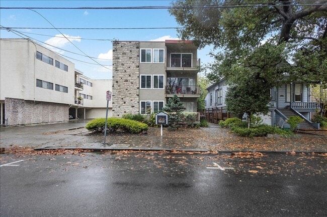 Building Photo - 1182 Park Ave E