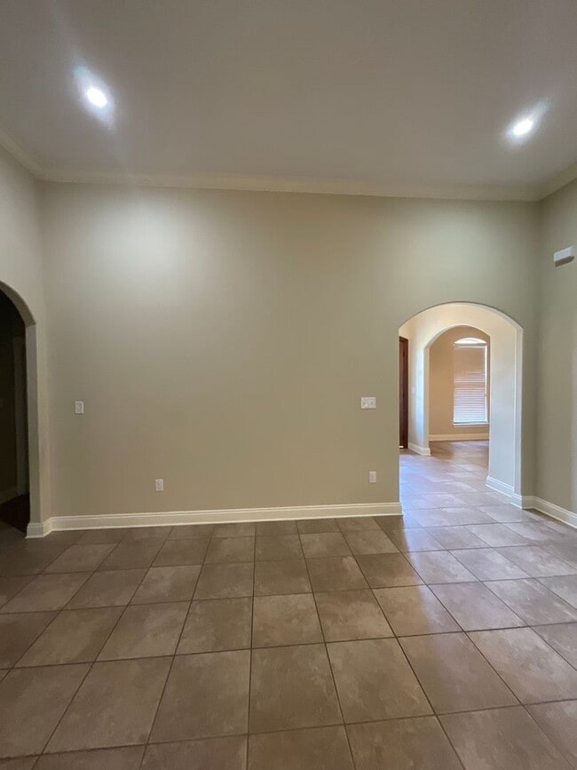 Building Photo - 135 Eagle Pt Dr