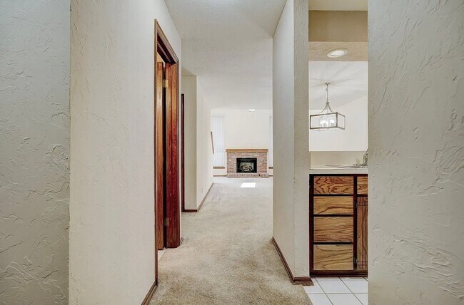 Foto del edificio - 631 36th Ave NW