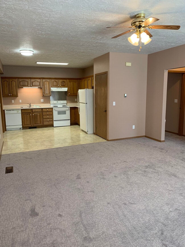 Kitchen - 2717 E Pioneer Trl