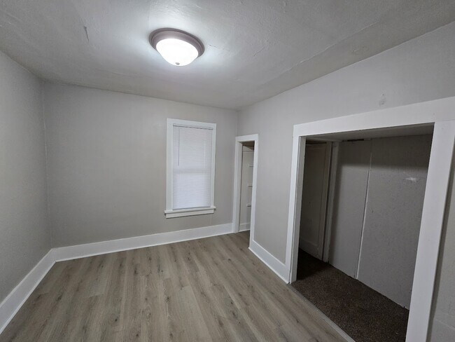 Building Photo - 518 Kern St