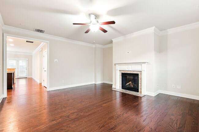 Building Photo - 4 Bed/3 Bath Townhome (no common walls) ready to occupy