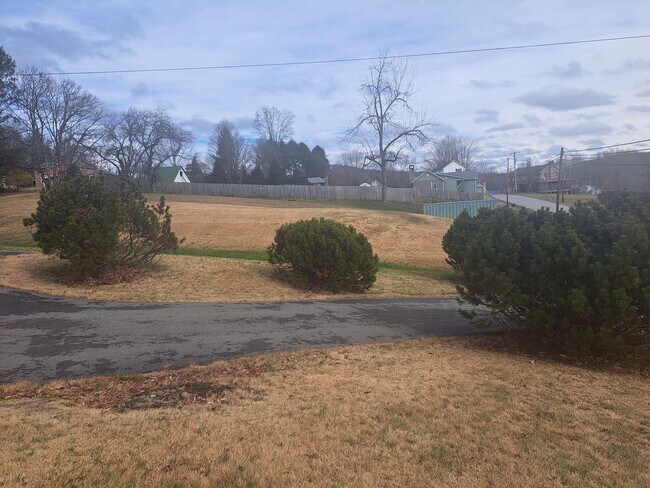 Building Photo - 1357 Darlington Rd