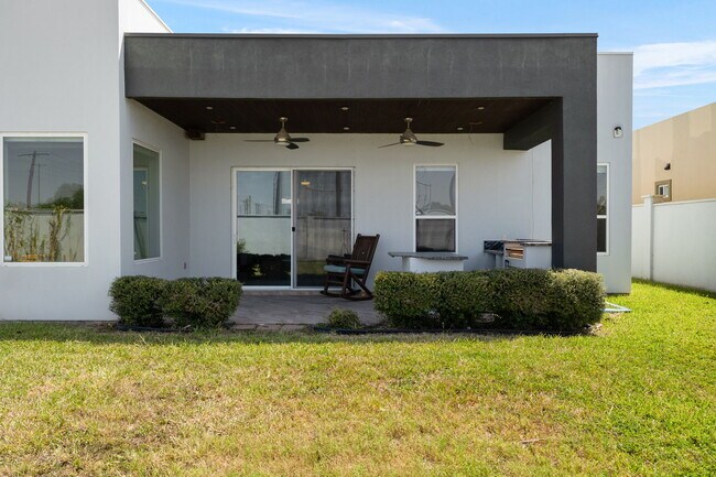 Foto del edificio - 305 N Mockingbird Ave