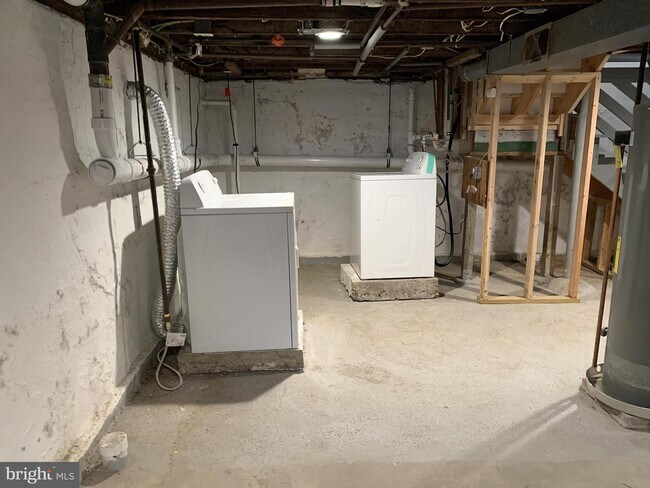 Building Photo - 38 Hazelhurst Ave