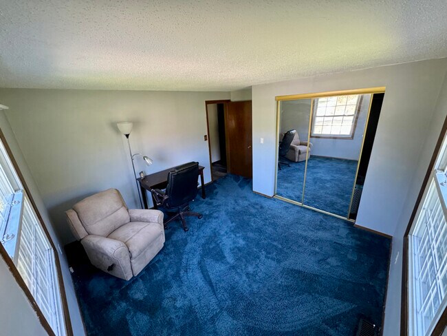 Building Photo - 20 Hazlett Ln