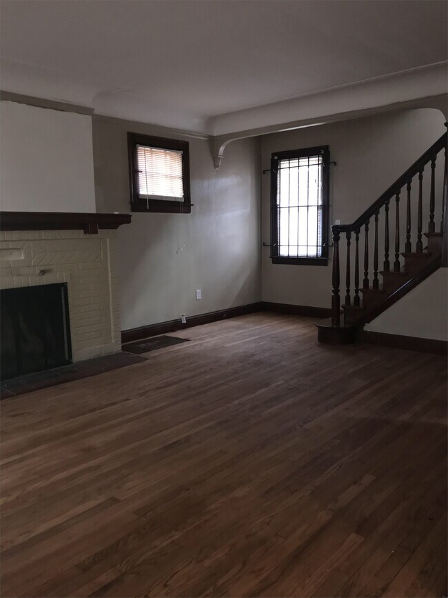 Building Photo - 5226 Buckingham