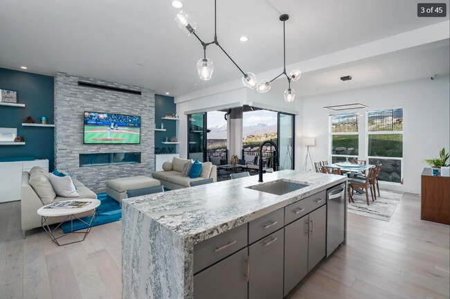 Foto del edificio - Stunning 5-bedroom, 4.5-bath home