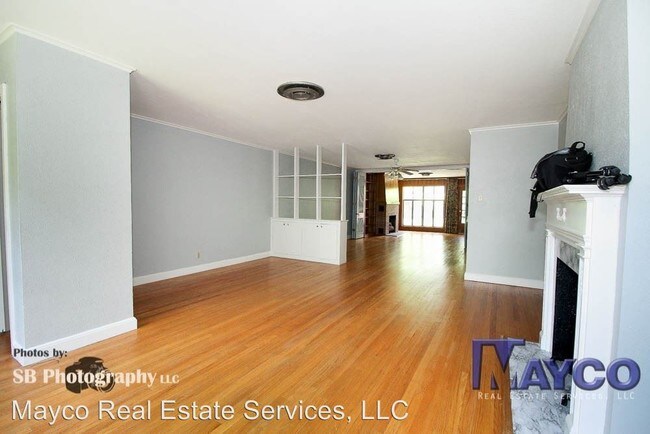 Building Photo - 742 Dudley Dr