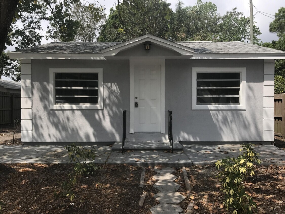 Foto principal - 6372 31st St N