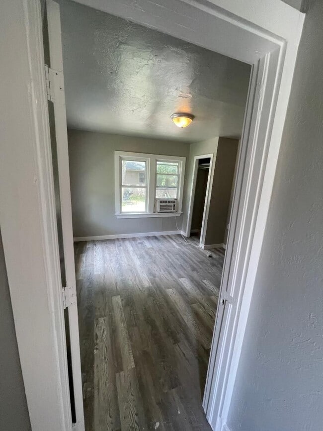 Building Photo - Adorable Home For Rent