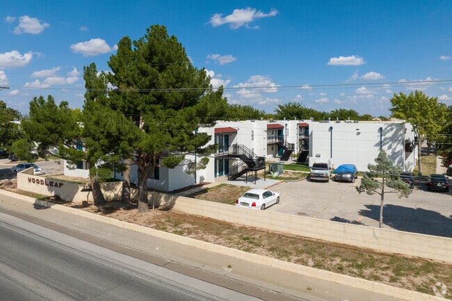 Building Photo - Woodleaf - FREE Utilities