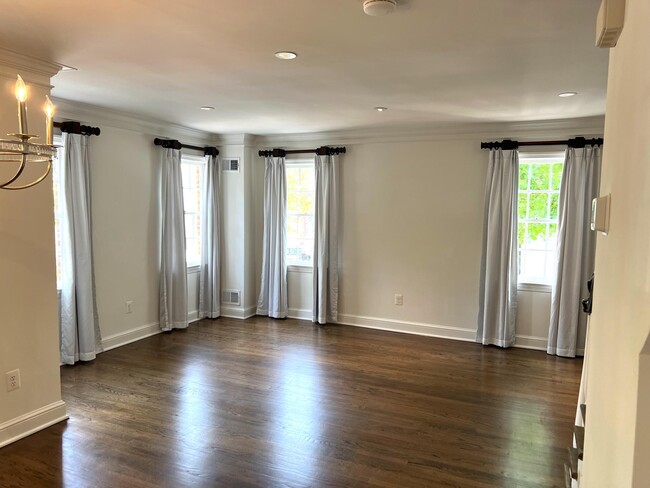 Foto del edificio - 1400 30th St NW