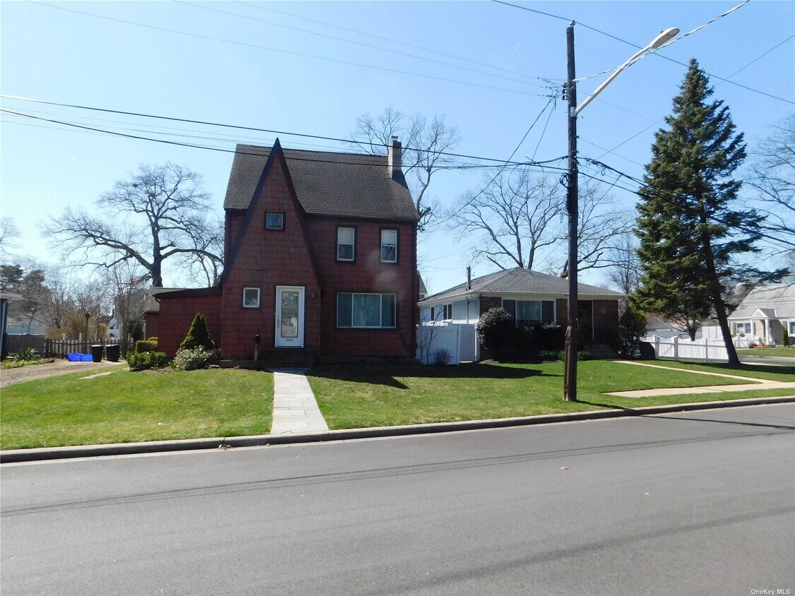 Primary Photo - 360 Woodland Dr