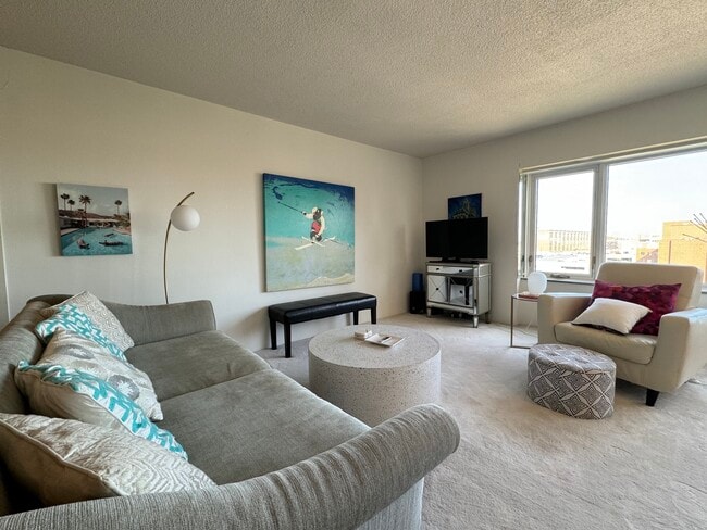 Foto del edificio - 4545 Wornall Rd