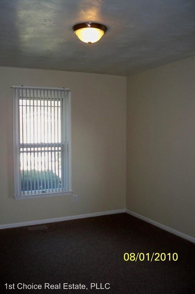 Building Photo - 2817 Stoneleigh Dr