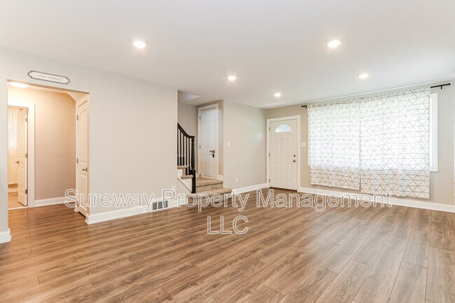 Foto del edificio - 350 Larchwood Rd