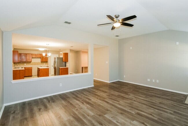 Building Photo - 217 Hilltop Dr
