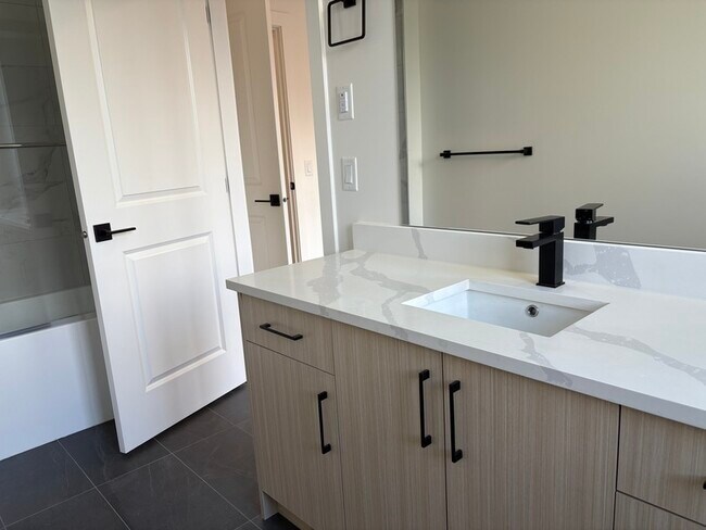 Building Photo - 1980 Upper Sundance Dr