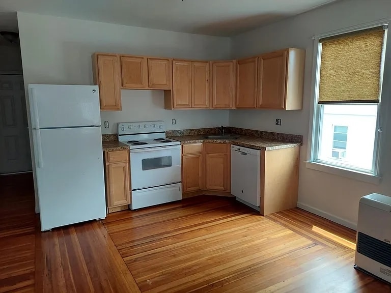 Primary Photo - 16 Lilley St