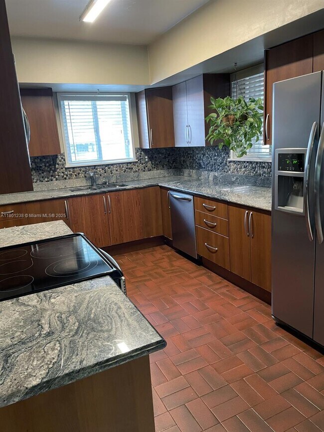 Foto del edificio - 14825 NE 9th Ct