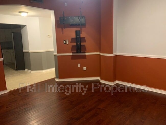 Building Photo - 11550 Southfork Ave