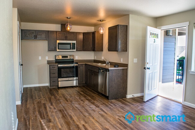 Building Photo - 2007 S 4th St W