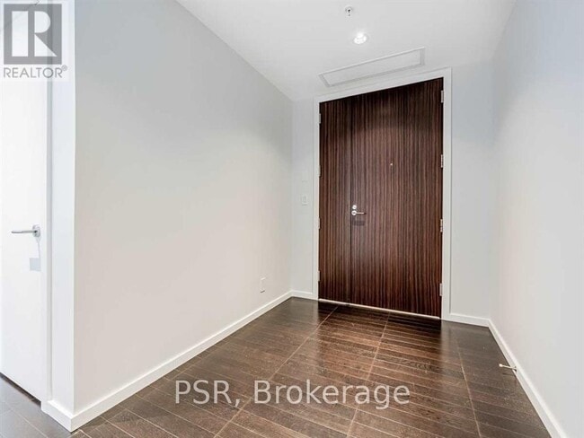 Building Photo - 180 University Ave