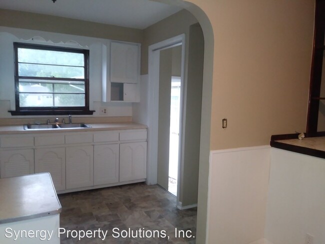 Foto del edificio - 3 br, 1 bath House - Jade Ave 448