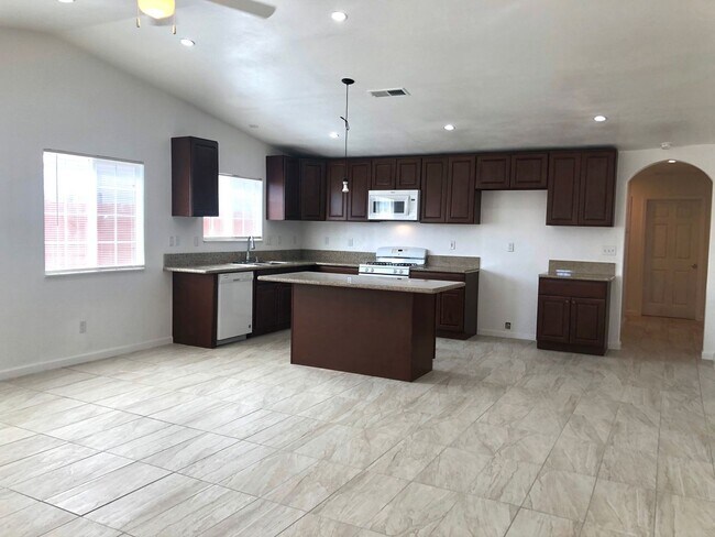 Foto del edificio - COMING SOON!