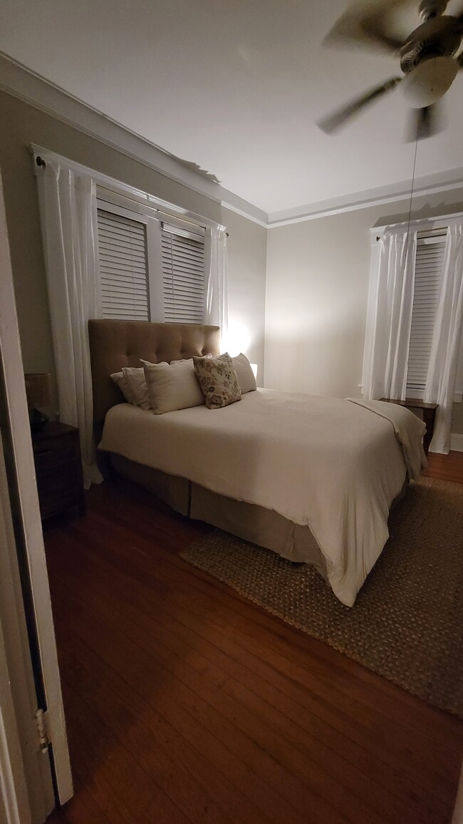 Queen bed - 316 McLeod St