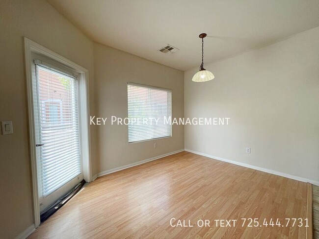 Building Photo - 3 BED 2.5 BATH TOWNHOME BY LONE MOUNTAIN!