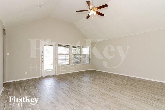 Foto del edificio - 500 Stone Crossing Ln