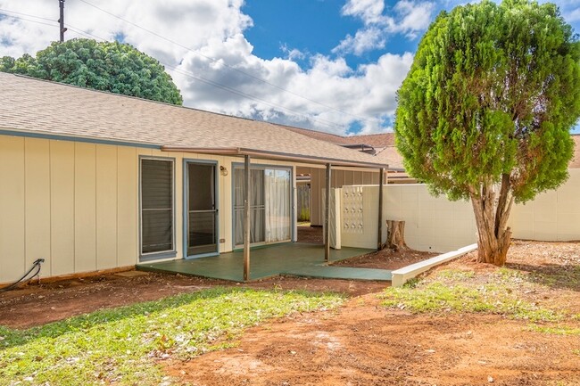 Building Photo - Pearl City Three Bedroom home