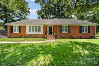 Building Photo - 6909 Lancer Dr