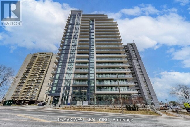 Photo du bâtiment - 1461-1461 Lawrence Ave W