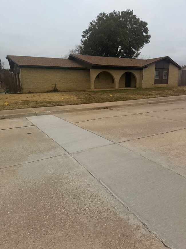 Photo - 735 Willow Run House