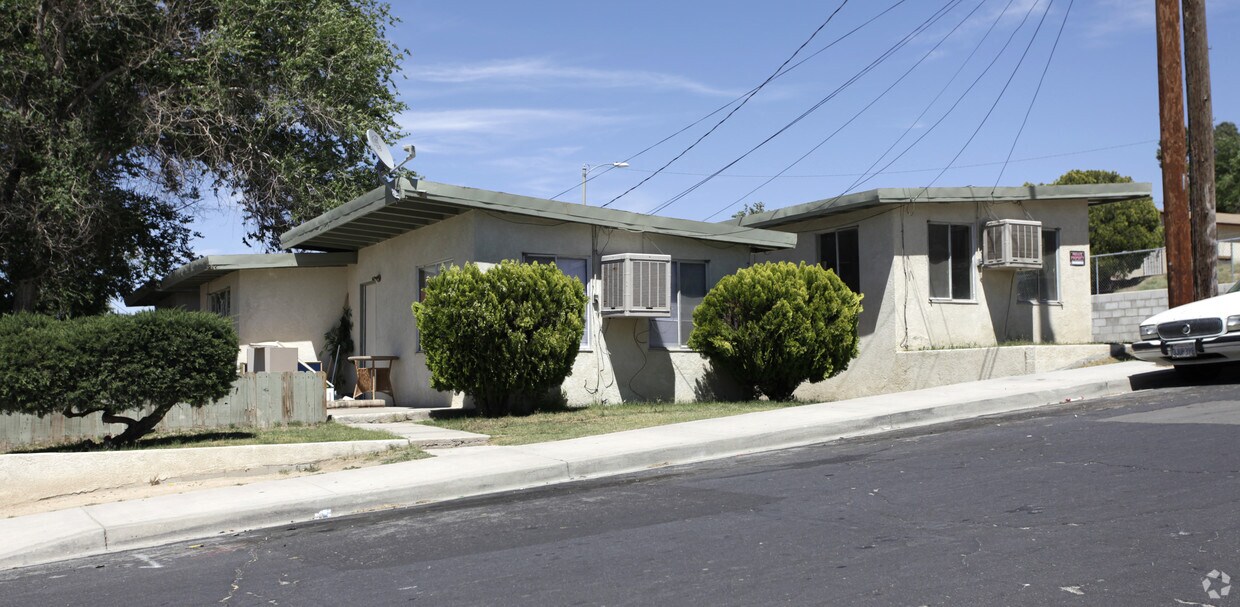 Primary Photo - 15560 Hesperia Rd